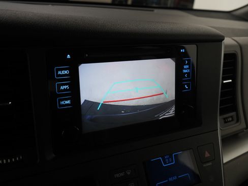 Used 2016 Toyota Sienna LE FWD image 23