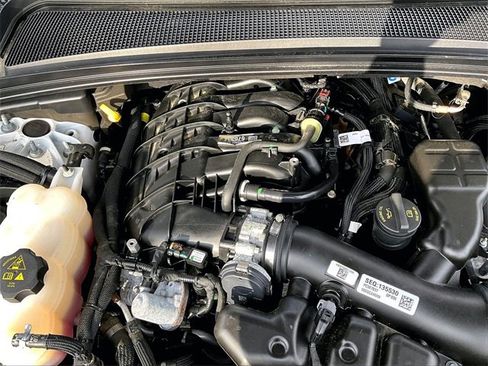 Used 2023 Jeep Grand Cherokee Limited w/ Black Appearance Package image 32