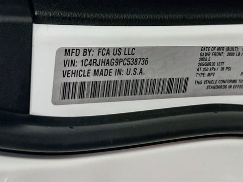 Used 2023 Jeep Grand Cherokee Altitude AWD/4WD image 31