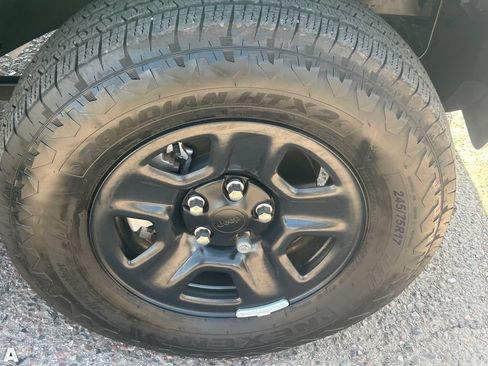 Certified 2025 Jeep Wrangler Sport AWD/4WD image 10
