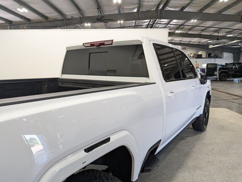 Used 2025 GMC Sierra 2500 AT4 w/ AT4 Premium Plus Package AWD/4WD image 3