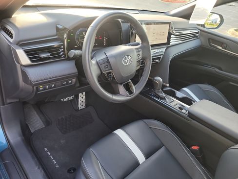 Used 2025 Toyota Camry SE w/ Multimedia Upgrade Package FWD image 18