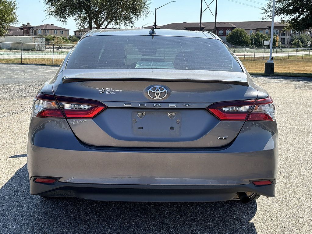 Used 2022 Toyota Camry LE FWD image 5