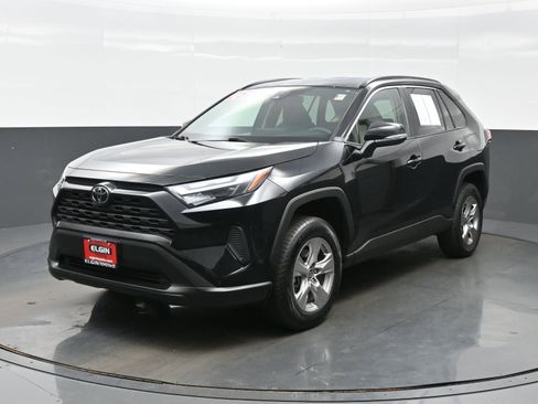 Used 2025 Toyota RAV4 XLE AWD/4WD image 2