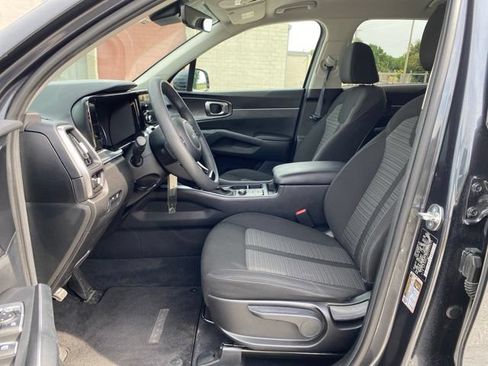 Used 2023 Kia Sorento LX FWD image 11