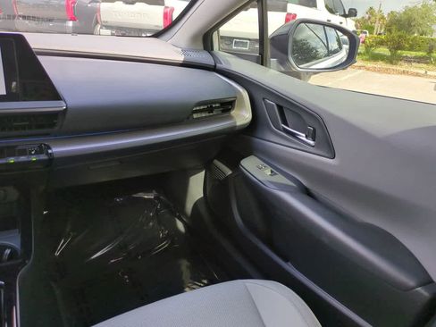 Used 2025 Toyota Prius XLE FWD image 16