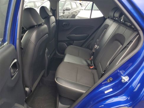 Used 2023 Hyundai Venue Limited image 21