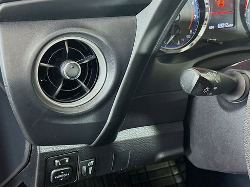 Used 2019 Toyota Corolla LE image 16