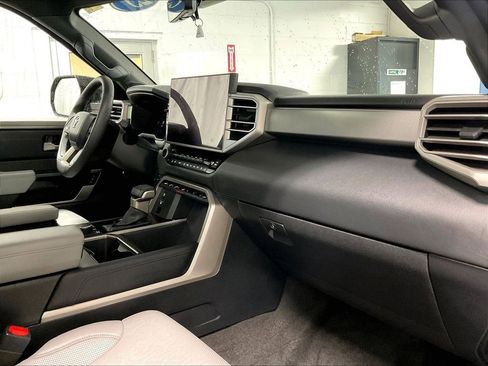 Used 2025 Toyota Tundra Limited AWD/4WD image 14