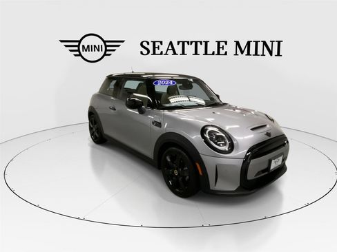 Certified 2024 MINI Cooper SE image 2