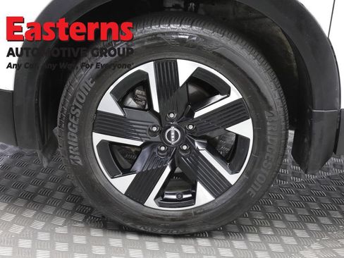 Used 2025 Nissan Kicks SV AWD/4WD image 32
