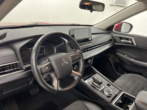 Used 2024 Mitsubishi Outlander SE Black Edition FWD image 10