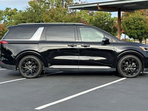 Certified 2022 Kia Carnival SX Prestige image 3