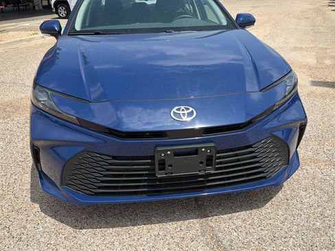 Used 2025 Toyota Camry LE w/ Convenience Package FWD image 9