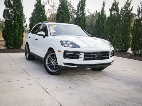 Used 2024 Porsche Cayenne image 2