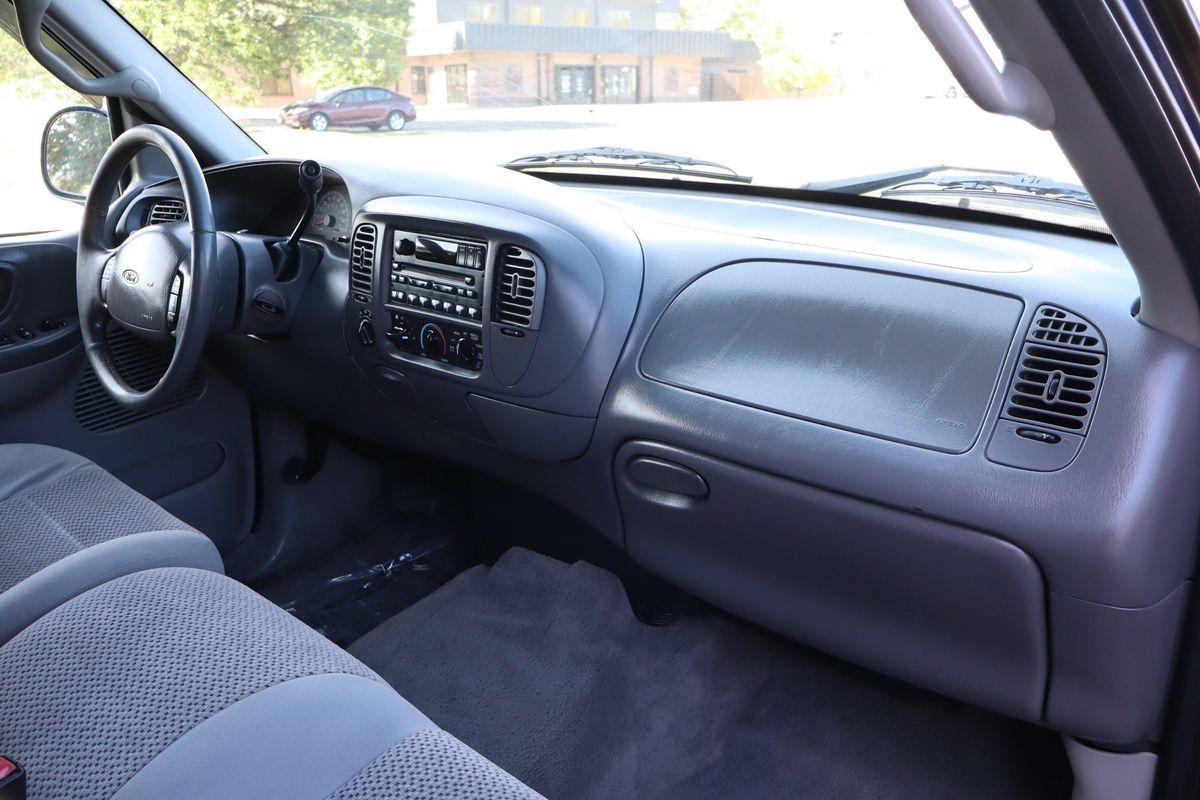 Used 2002 Ford F150 XLT AWD/4WD image 17