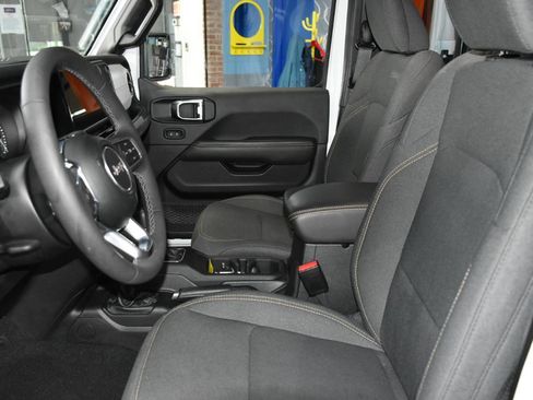 Used 2025 Jeep Wrangler Unlimited Sahara w/ Safety Group AWD/4WD image 40