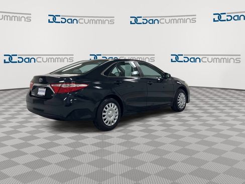 Used 2015 Toyota Camry LE image 8