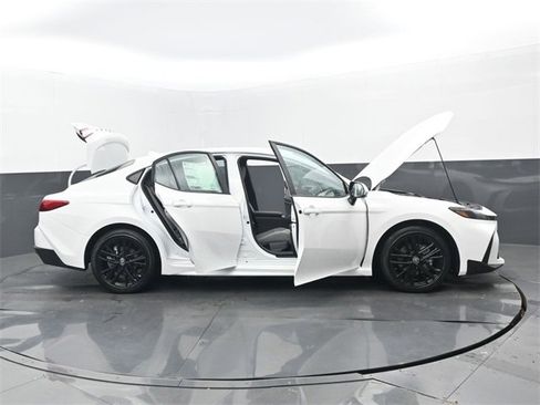 New 2026 Toyota Camry SE image 31