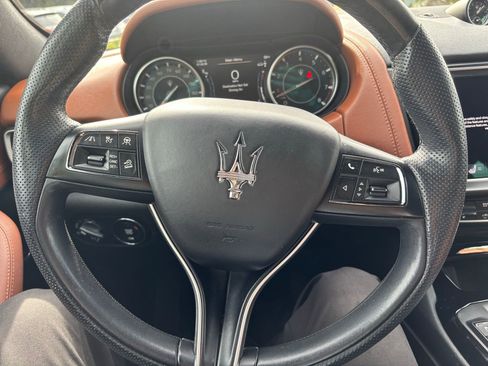 Used 2022 Maserati Levante Modena image 8