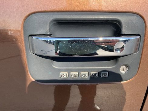 Used 2012 Ford F150 XLT w/ XLT Chrome Pkg image 11