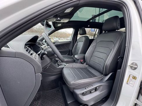 Certified 2023 Volkswagen Tiguan SEL R-Line image 32