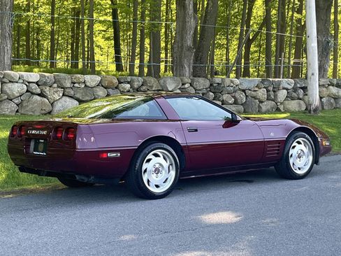 Used 1993 Chevrolet Corvette Coupe RWD image 3