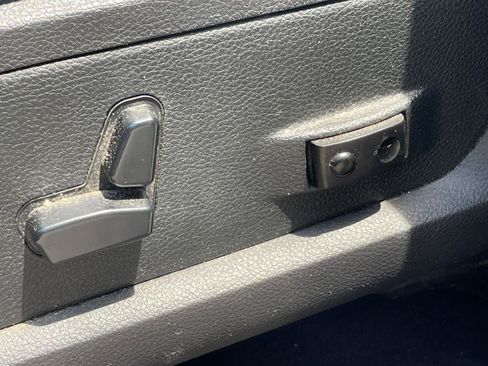 Used 2017 RAM 1500 SLT AWD/4WD image 15
