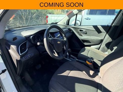 Used 2021 Chevrolet Trax LS w/ Tint and Cruise Package AWD/4WD image 10