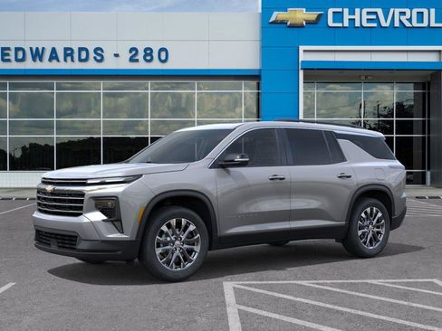 New 2026 Chevrolet Traverse LT image 2