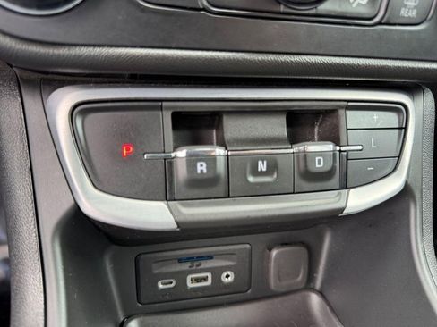 Used 2022 GMC Terrain SLT w/ Elevation Edition image 28