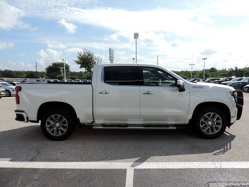 Certified 2019 Chevrolet Silverado 1500 High Country w/ Safety Package II AWD/4WD image 4