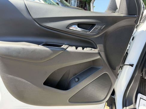 Used 2018 Chevrolet Equinox LT FWD image 17