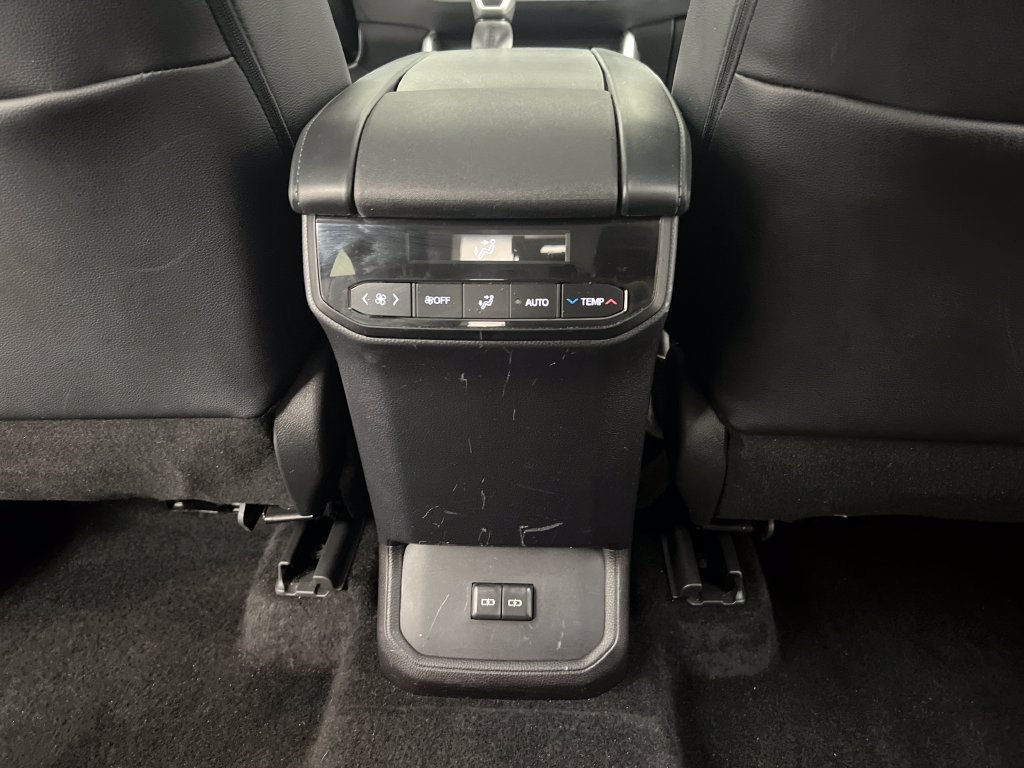 Used 2025 Toyota Highlander XLE FWD image 31
