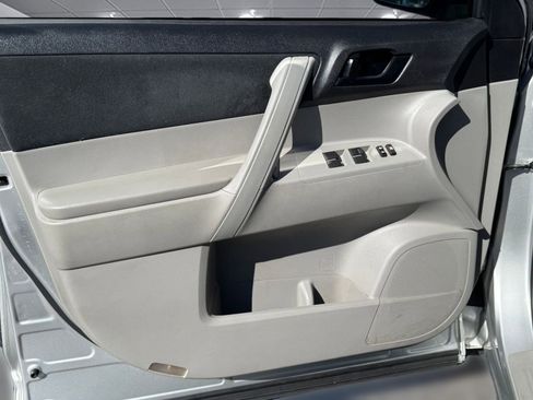 Used 2010 Toyota Highlander 2WD image 13