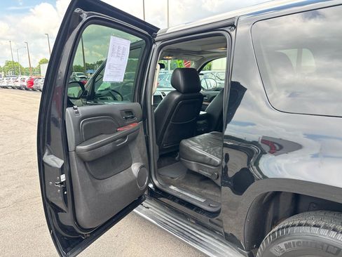 Used 2011 Cadillac Escalade ESV Luxury AWD/4WD image 14