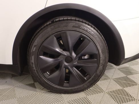 Used 2024 Tesla Model Y Long Range image 17