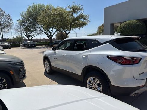 Used 2022 Chevrolet Blazer LT image 3