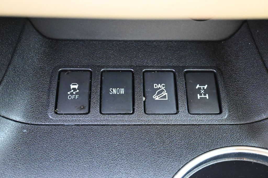 Used 2015 Toyota Highlander XLE AWD/4WD image 25
