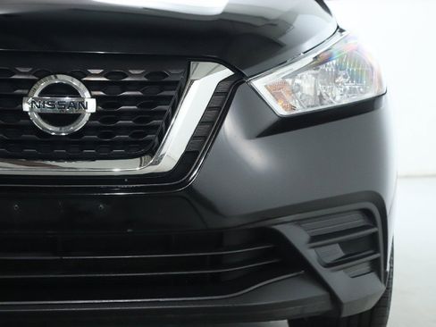 Used 2019 Nissan Kicks S image 7