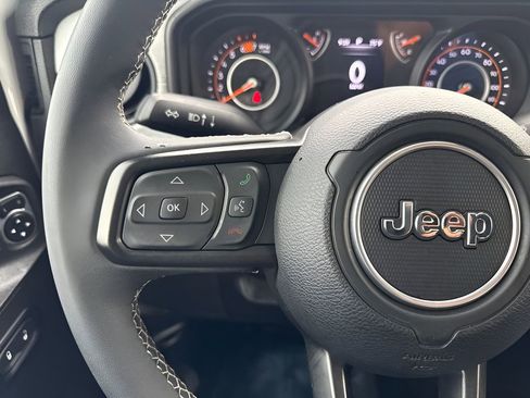 Used 2025 Jeep Wrangler Unlimited Sport AWD/4WD image 13