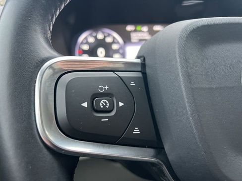 Used 2019 Volvo XC40 T5 Momentum image 29