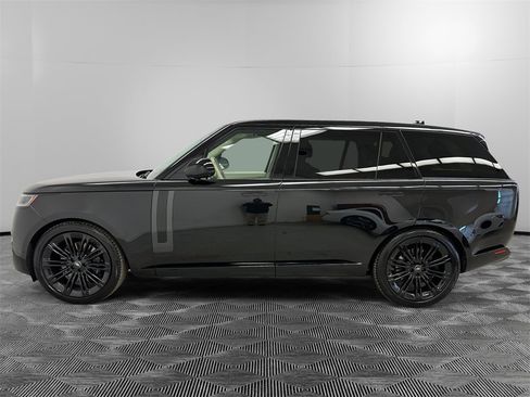 Used 2024 Land Rover Range Rover Long Wheelbase SE image 2