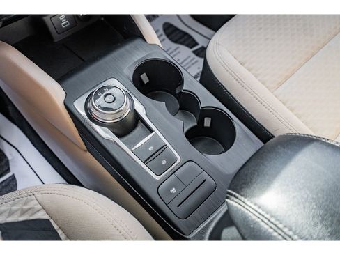 Used 2022 Ford Escape SE w/ SE Sport Appearance Package image 18