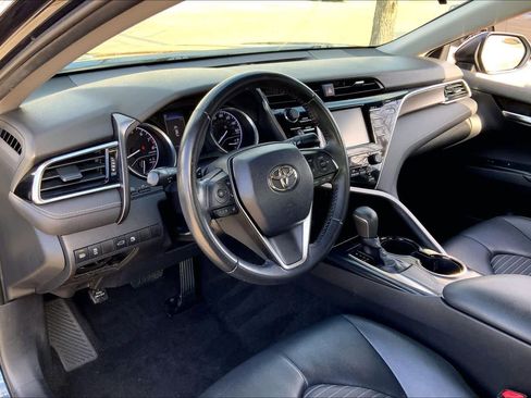 Used 2018 Toyota Camry SE image 18