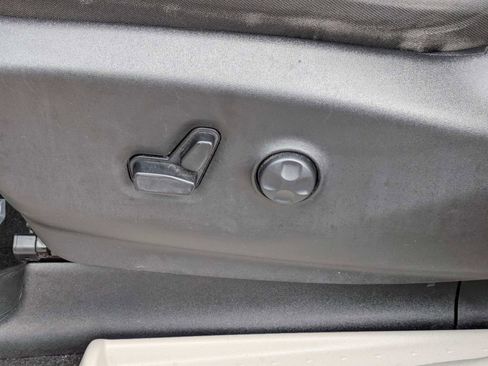 Used 2021 Chrysler Pacifica Touring w/ Cold Weather Group image 16