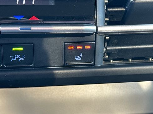 Used 2024 Toyota Sienna XLE image 22