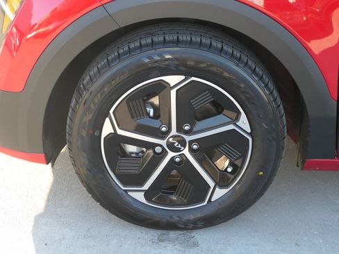 Used 2023 Kia Niro EX image 10