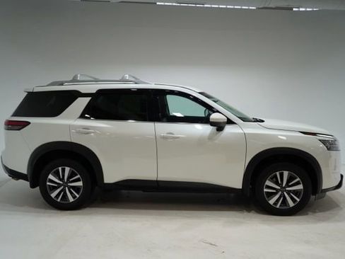 Used 2024 Nissan Pathfinder SL image 9