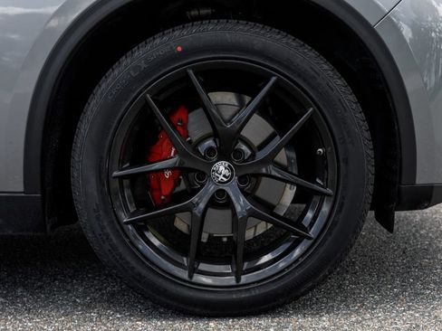 Used 2019 Alfa Romeo Stelvio Ti w/ TI Performance Package AWD/4WD image 37